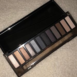 Urban decay Naked Smoky pallet (authentic)